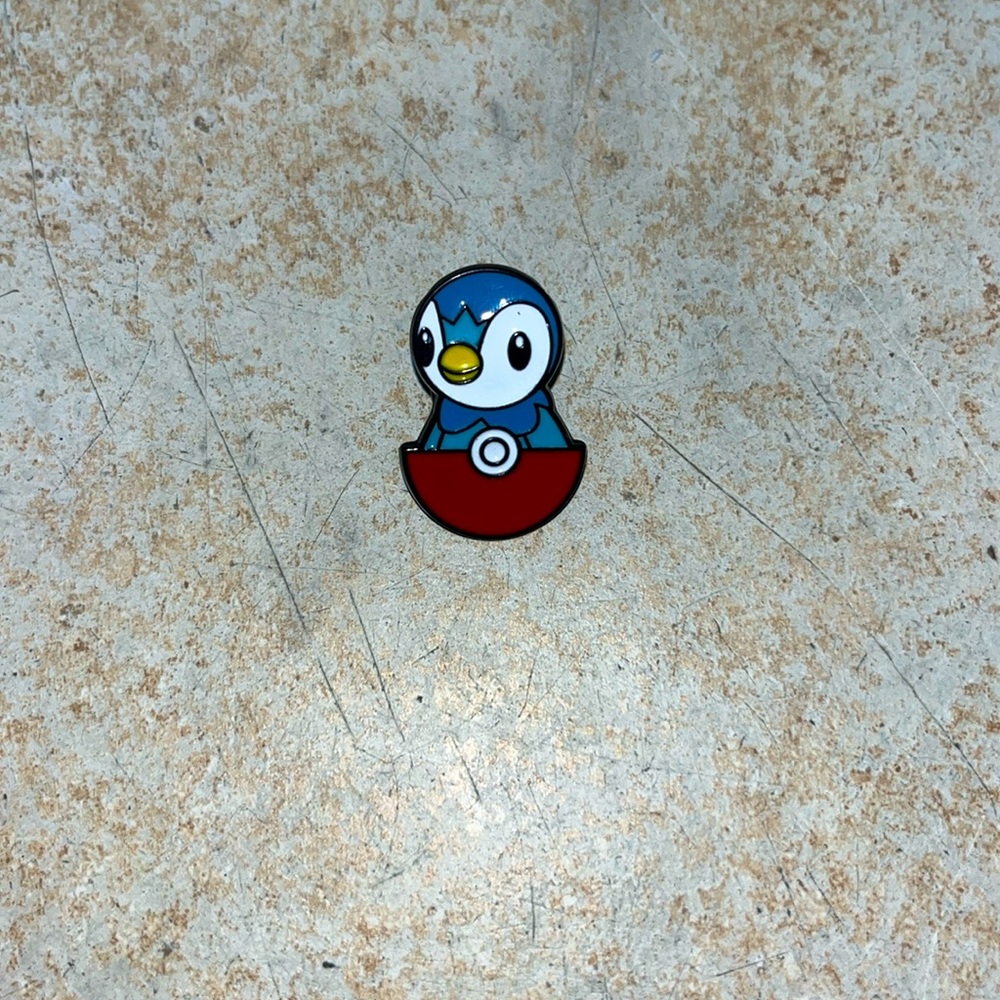 Pokémon Piplup Pokeball Pin